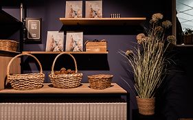 Capsule Hotel - Alpine Garden Zurich Airport